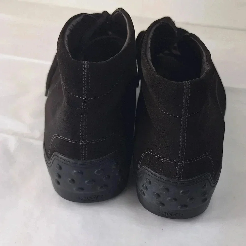 Tod's Made In Italy Dark Brown Suede Size 9